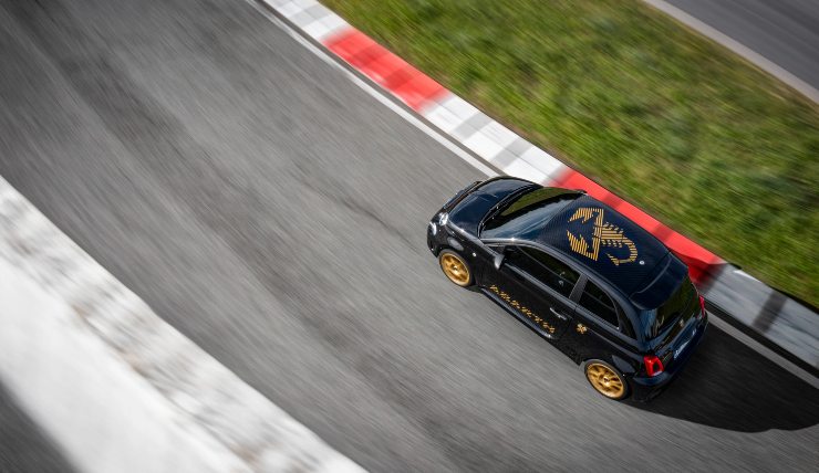 La nuova Abarth 695 75° Anniversario con dettagli unici