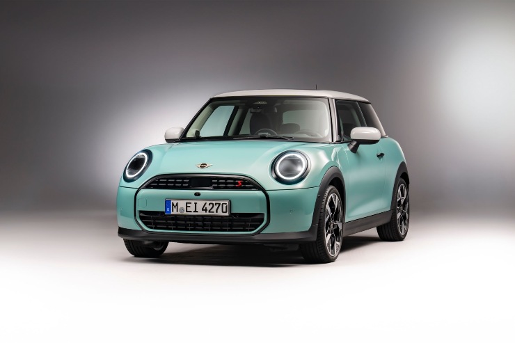 La nuova Mini Cooper, ultima a benzina