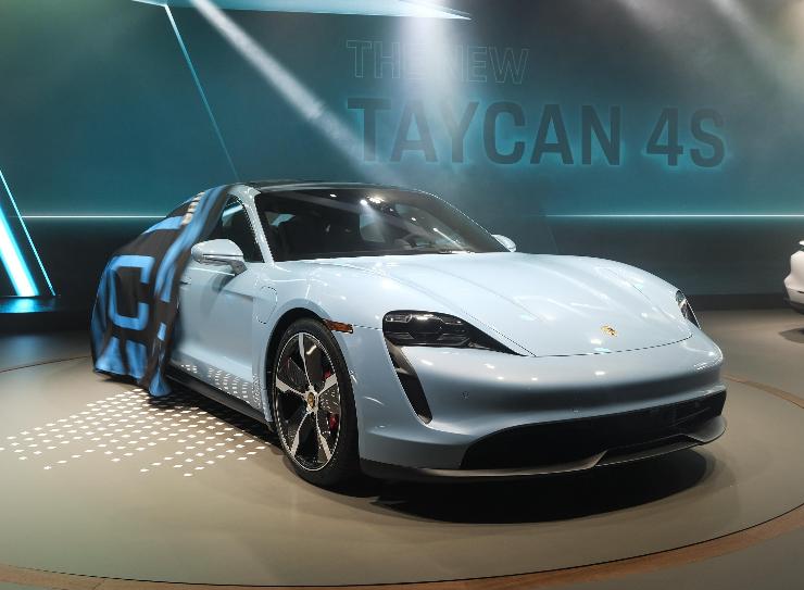 Porsche Taycan si rinnova