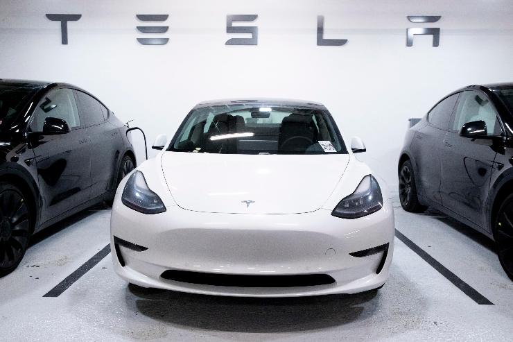 Tesla male l'elettrico